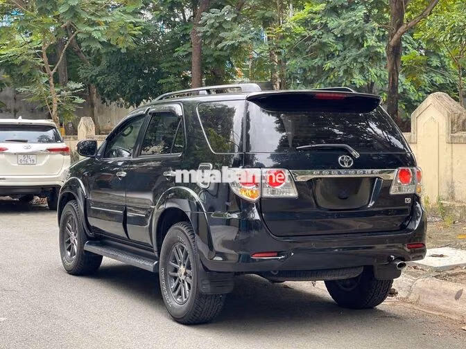 Toyota Fortuner 2013 2.7V,máy xăng,1 cầu,màu đen