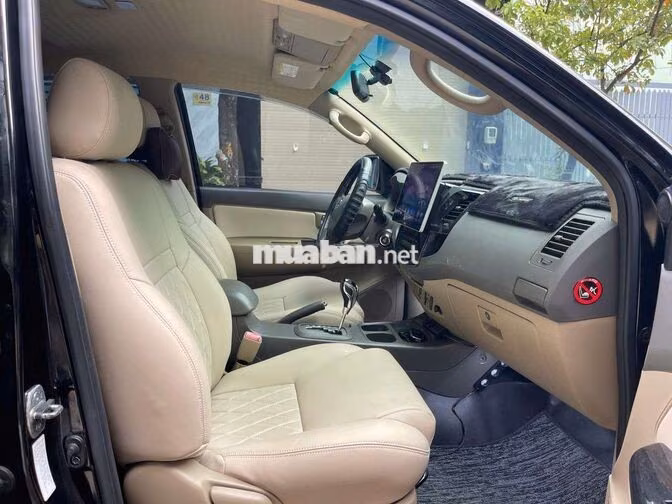 Toyota Fortuner 2013 2.7V,máy xăng,1 cầu,màu đen