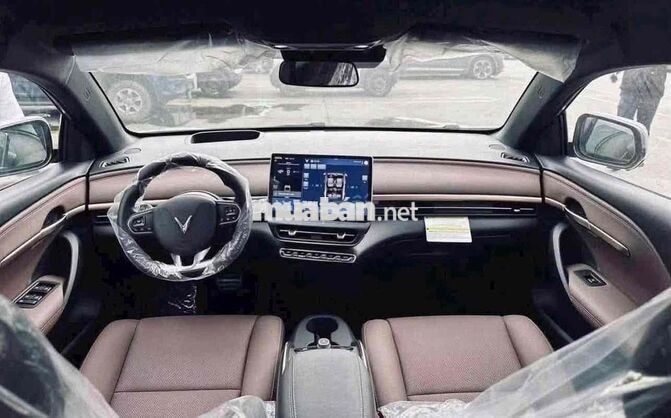 VinFast VF6 Plus SUV điện Trắng
