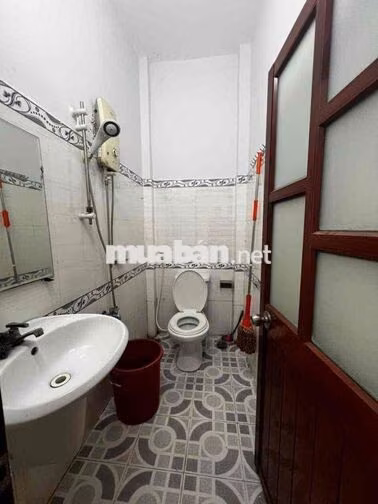 nhà 3,5 x 13, đúc 1 lầu , hẻm xe hơi , 2pn