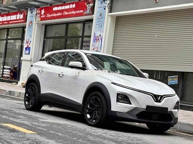 VinFast VF6 Plus SUV điện Trắng