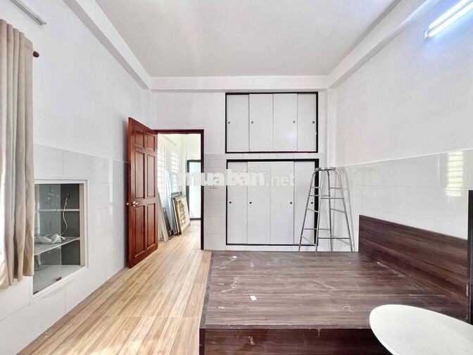STUDIO CỬA SỔ TRỜI RỘNG 30m2 ĐANG SET UP,SẴN MÁY LẠNH,GẦN CHỢ THẠCH ĐÀ