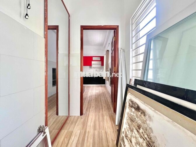 STUDIO CỬA SỔ TRỜI RỘNG 30m2 ĐANG SET UP,SẴN MÁY LẠNH,GẦN CHỢ THẠCH ĐÀ