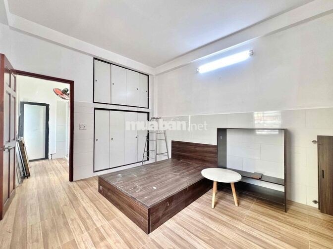STUDIO CỬA SỔ TRỜI RỘNG 30m2 ĐANG SET UP,SẴN MÁY LẠNH,GẦN CHỢ THẠCH ĐÀ