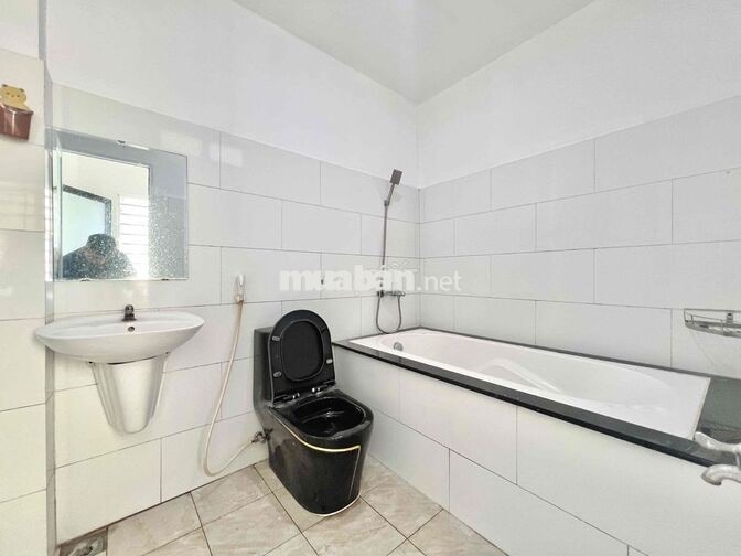 STUDIO CỬA SỔ TRỜI RỘNG 30m2 ĐANG SET UP,SẴN MÁY LẠNH,GẦN CHỢ THẠCH ĐÀ