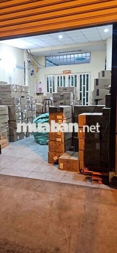 Nhà cấp 4 có lửng , vừa ở vừa kinh doanh.