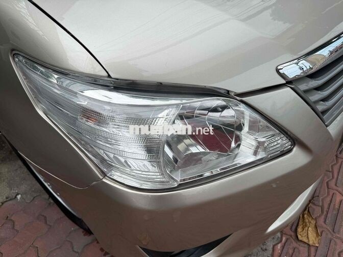 Toyota Innova 2.0E 2013 Vàng cát 100.000 km