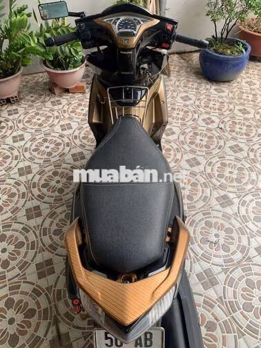 Honda Air Blade 125 Vàng đồng, đen