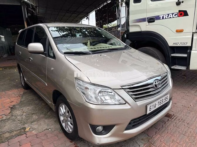 Toyota Innova 2.0E 2013 Vàng cát 100.000 km