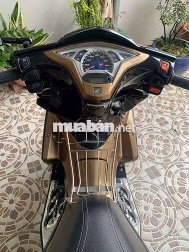 Honda Air Blade 125 Vàng đồng, đen