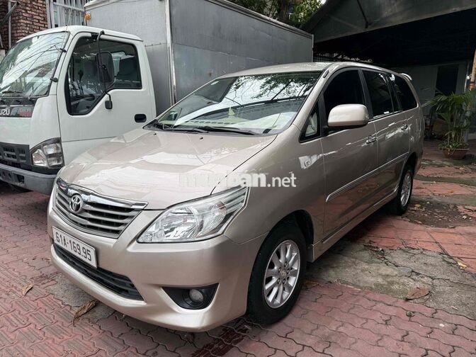 Toyota Innova 2.0E 2013 Vàng cát 100.000 km