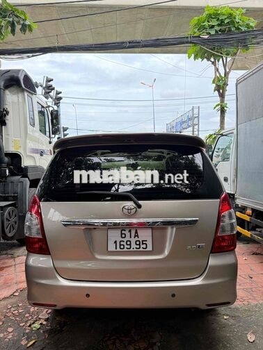 Toyota Innova 2.0E 2013 Vàng cát 100.000 km