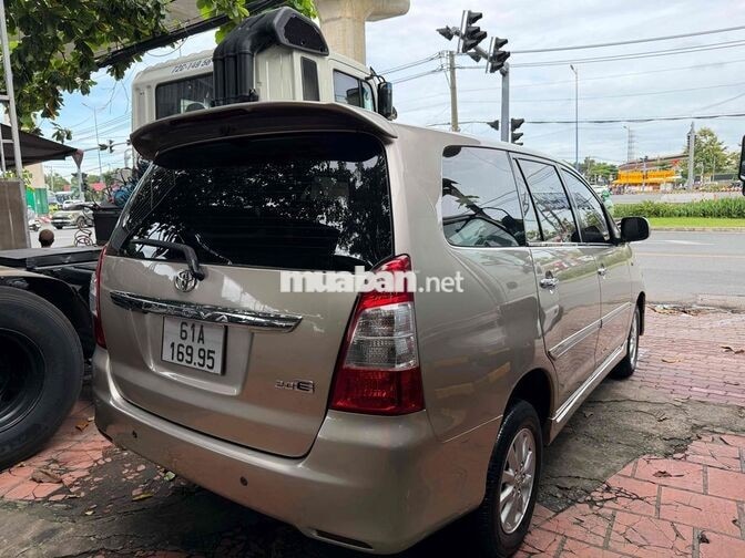 Toyota Innova 2.0E 2013 Vàng cát 100.000 km