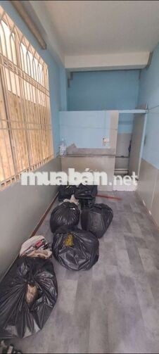 mình cần pass lại phòng trọ sát Đại Học Công Nghiệp HCM và bước chân