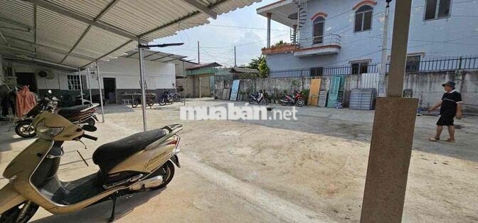 Dãy trọ mặt đất gần chợ Phú Lạc
