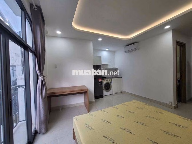 CHDV BAN CÔNG SIÊU LỚN  GIÁ TỐT  – FULL NỘI THẤT, GẦN QUẬN 1
