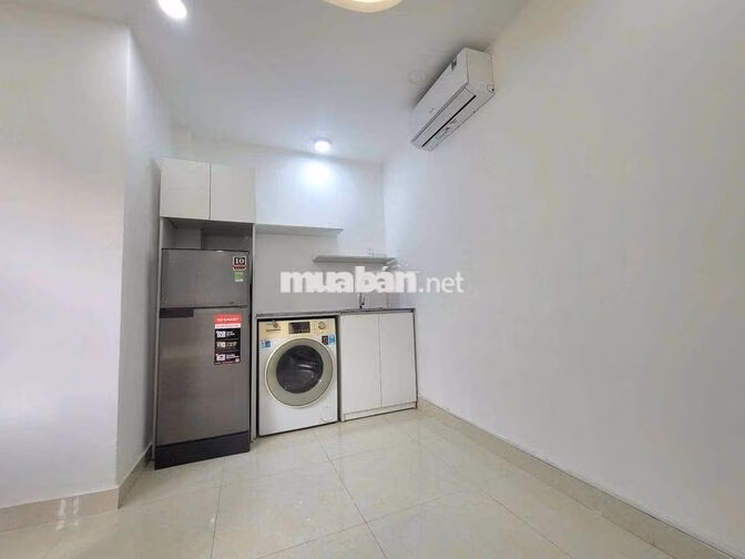 CHDV BAN CÔNG SIÊU LỚN  GIÁ TỐT  – FULL NỘI THẤT, GẦN QUẬN 1