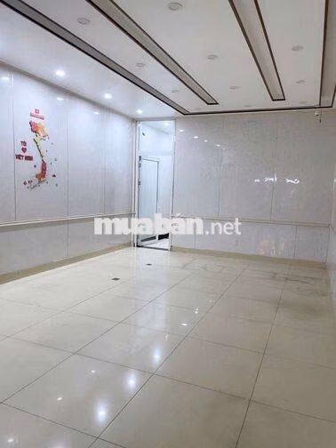 Cho thuê nhà mặt tiền có thang máy
