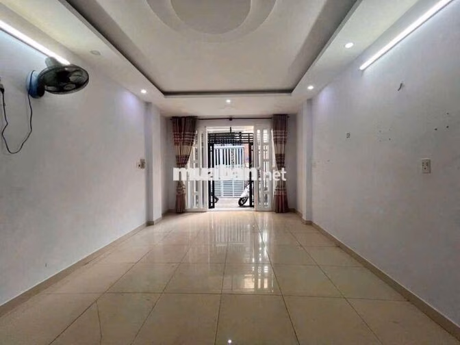 Cho Thuê nhà hẻm 1/ Quang Trung - Gv 
- DT 4,5x12m trệt 2 L , 2 PN 3w