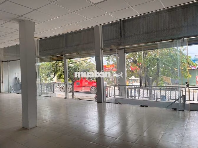 Cho thuê MB 15 x 10m, Hầm + trệt + Lững, mới, 35tr