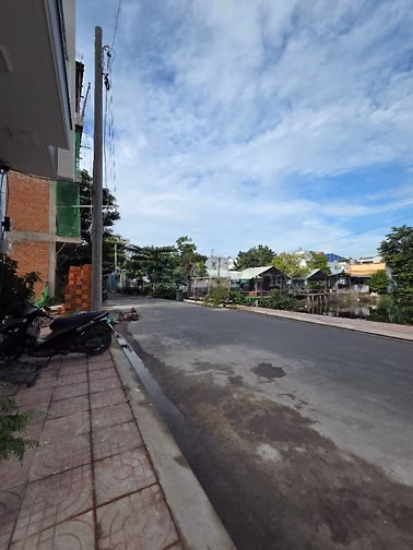 💥Đất đẹp tìm chủ. MT nhựa, lề rộng đg thông, tại An Lạc, BT