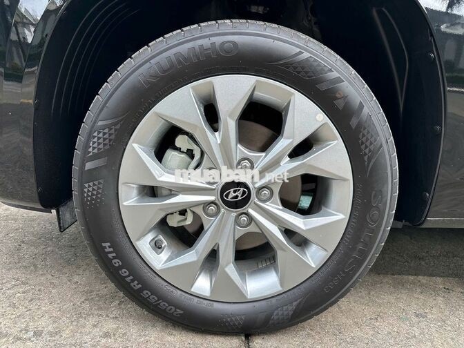 Hyundai Stargazer 1.5 Tiêu Chuẩn 2025 Đen 120 Km