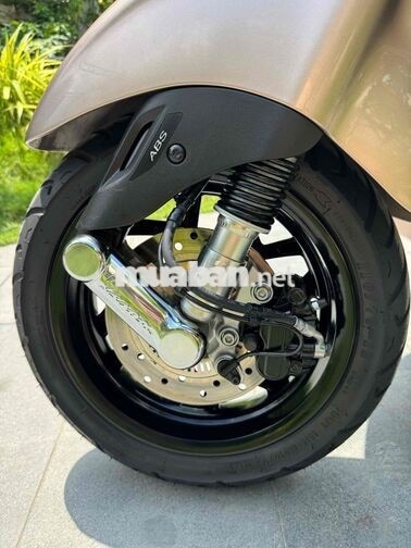 Vespa 150 Tech 80th Special Edition odo 1200 km