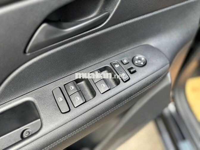 Hyundai Stargazer 1.5 Tiêu Chuẩn 2025 Đen 120 Km