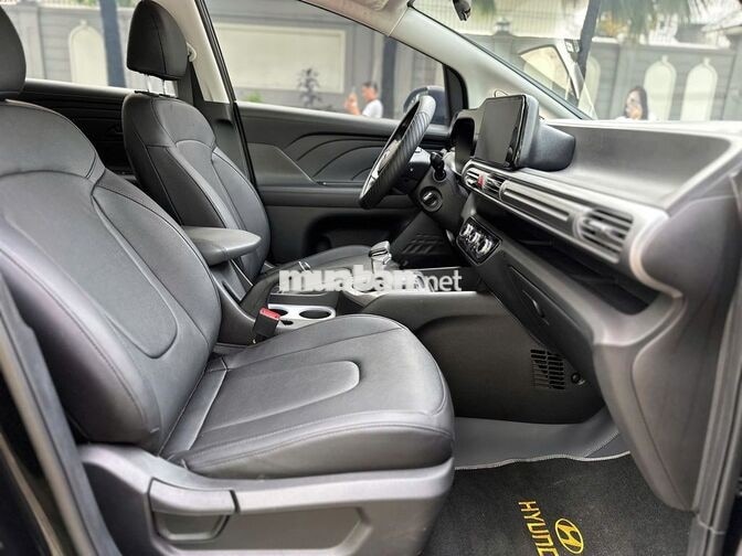 Hyundai Stargazer 1.5 Tiêu Chuẩn 2025 Đen 120 Km