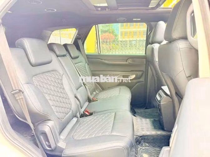 Ford Everest Titanium 4x2 2025 Trắng 7 chỗ