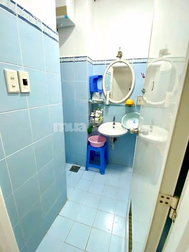 Cho thuê chung cư Phú Thọ Lô 3A, lầu cao 2PN, 2WC, giá thuê 10tr/tháng