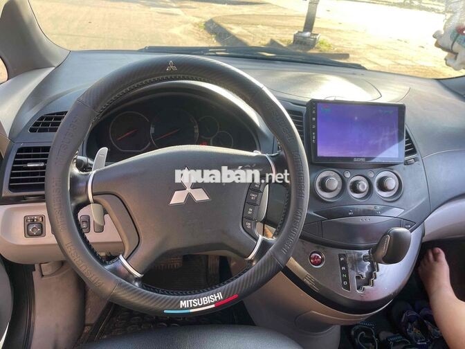 Mitsubishi Grandis Xám