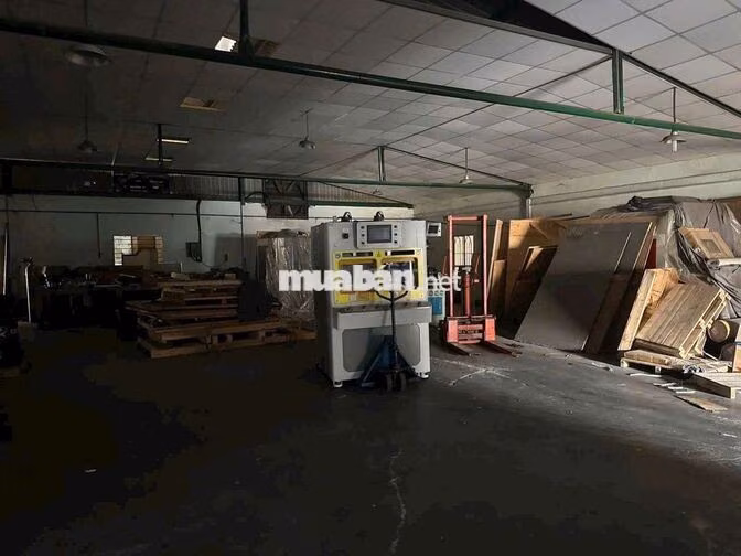 CHO THUÊ KHO,XƯỞNG 1000M² GIÁ 60TR/T, NGAY NGÃ TƯ GÒ MÂY