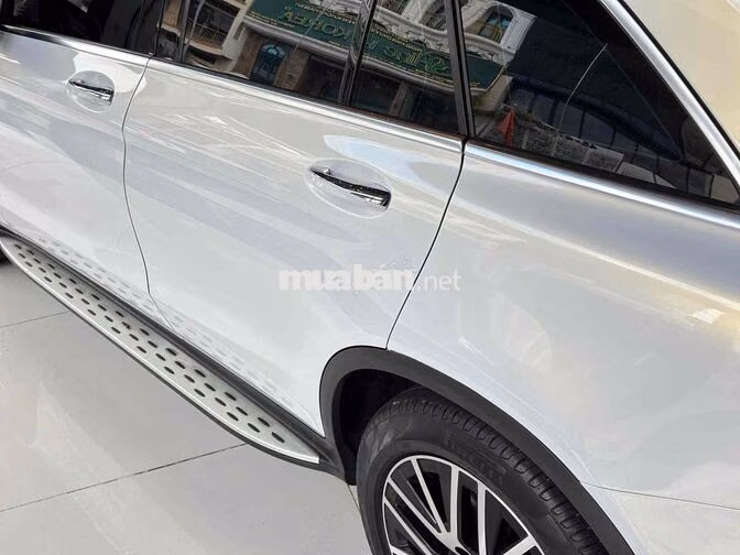 GLC200 4Matic  2022 Màu Đỏ Wrap Trắng 34.000 Giá b