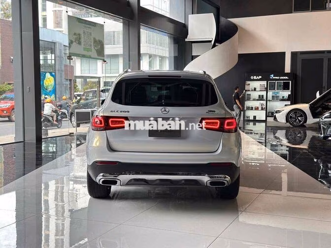 GLC200 4Matic  2022 Màu Đỏ Wrap Trắng 34.000 Giá b