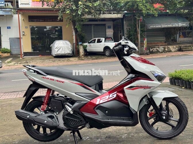Honda Air Blade 125 phom bỏ mẫu 2020
