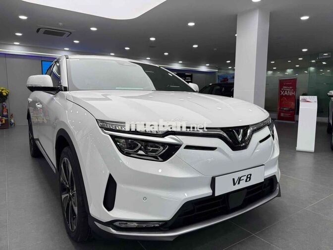 VinFast VF8 Plus Trắng 2026