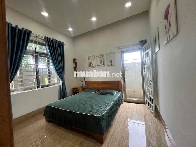 🌿 CHO THUÊ VILLA SÂN VƯỜN RỘNG 300M² – GẦN CẦU KHUÊ ĐÔNG