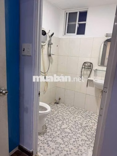 Cho thuê căn hộ 2pn2wc có ban công chung cư Hưng Ngân