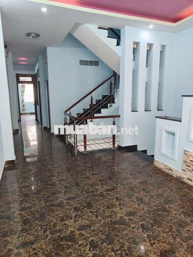 BÁN NHÀ MẶT TIỀN ĐƯỜNG LỘ TẺ ( Trục chính Lộ Tẻ- đối diện cổng chợ)