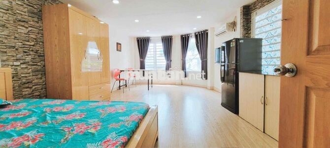 Căn hộ dịch vụ cao cấp sàn gỗ Lê Văn Duyệt- Quận 1