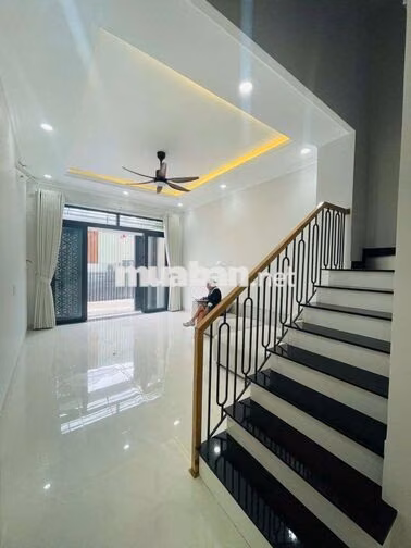 NHÀ MỚI XÂY 4PN 100% - hẻm 520 Quốc Lộ 13 gần Vạn Phúc city