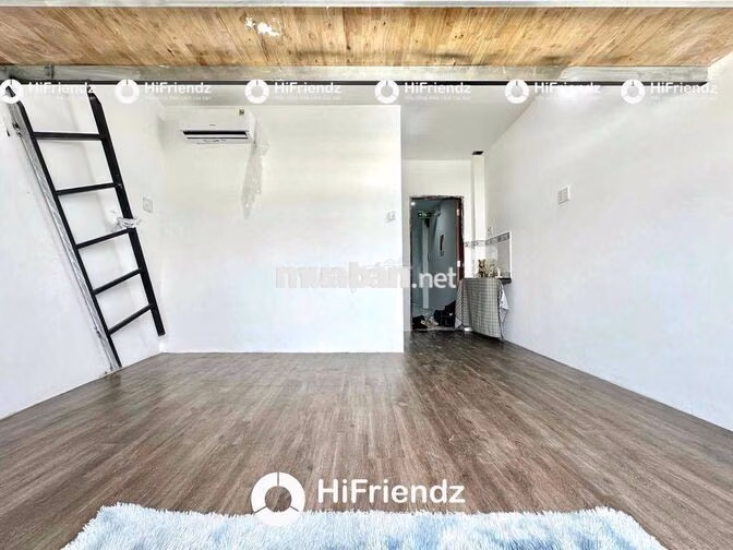 Phòng gác với của sổ ngoài đón nắng