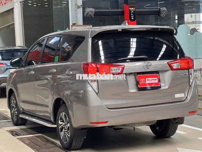 Toyota Innova 2.0E 2022 Số sàn Đồng Ánh Kim