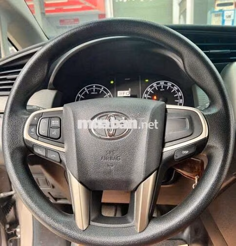 Toyota Innova 2.0E 2022 Số sàn Đồng Ánh Kim