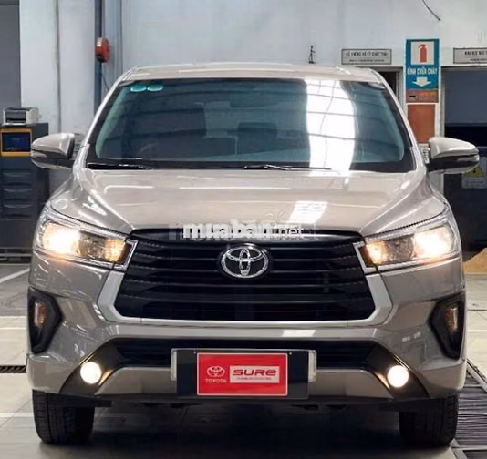 Toyota Innova 2.0E 2022 Số sàn Đồng Ánh Kim