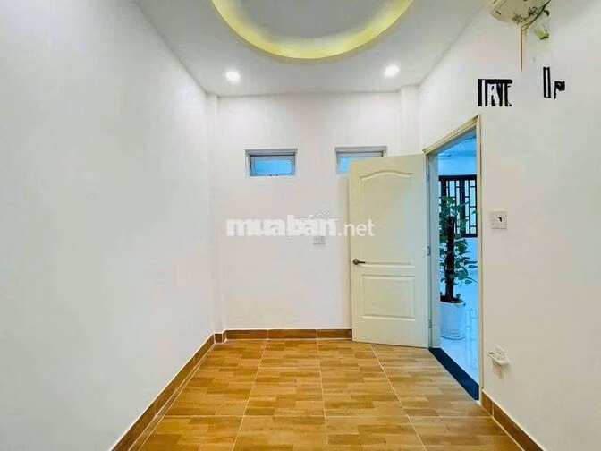 Cho thuê nhà Nguyễn Oanh P17
DT: 10x6. 1 lầu. 3PN, 2WC có 3 máy lạnh