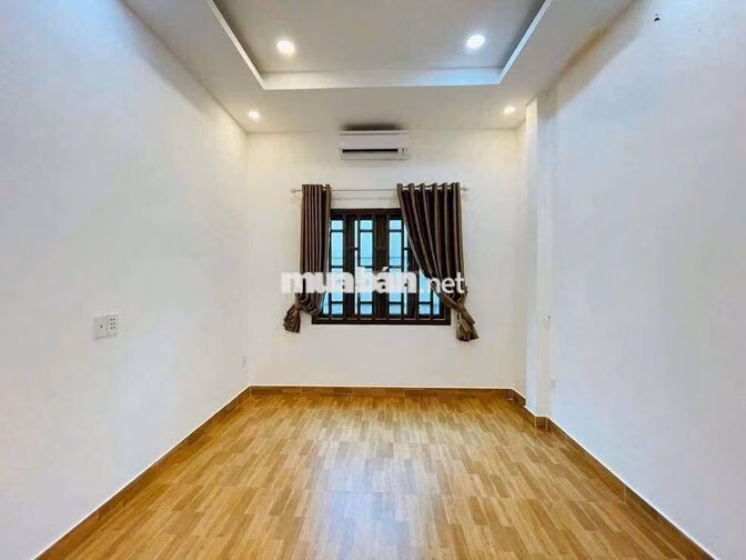 Cho thuê nhà Nguyễn Oanh P17
DT: 10x6. 1 lầu. 3PN, 2WC có 3 máy lạnh