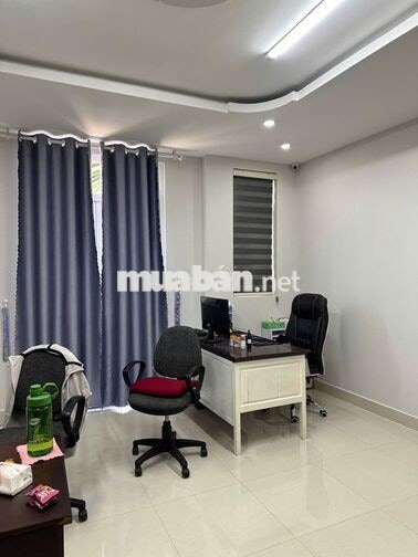 Cho thuê nhà phố mặt tiền đường Tạ Quang Bửu nhà mới đẹp, sạch
