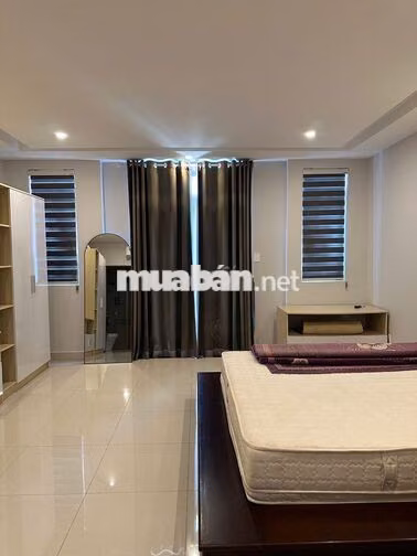 Cho thuê nhà phố mặt tiền đường Tạ Quang Bửu nhà mới đẹp, sạch